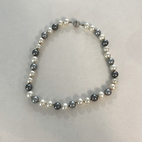 Vintage 16 inch chocker with screw latch - Picture 1 of 3